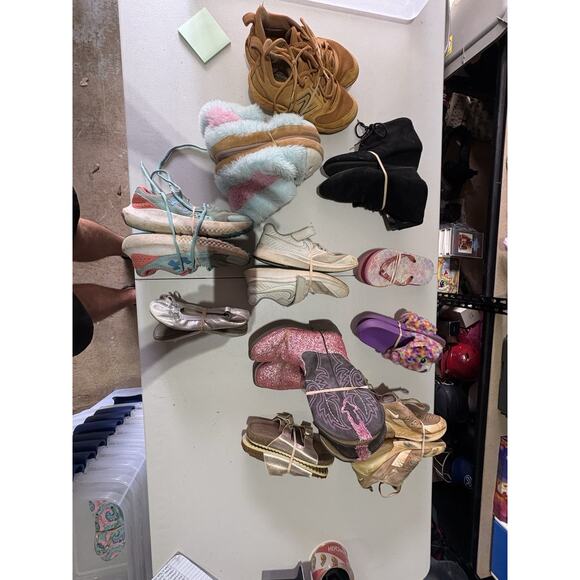 Lot of 19 Pairs of Girls Shoes-Sizes 11/12-Mixed Brands-Boots,Sandal,tennis shoe - Picture 12 of 16